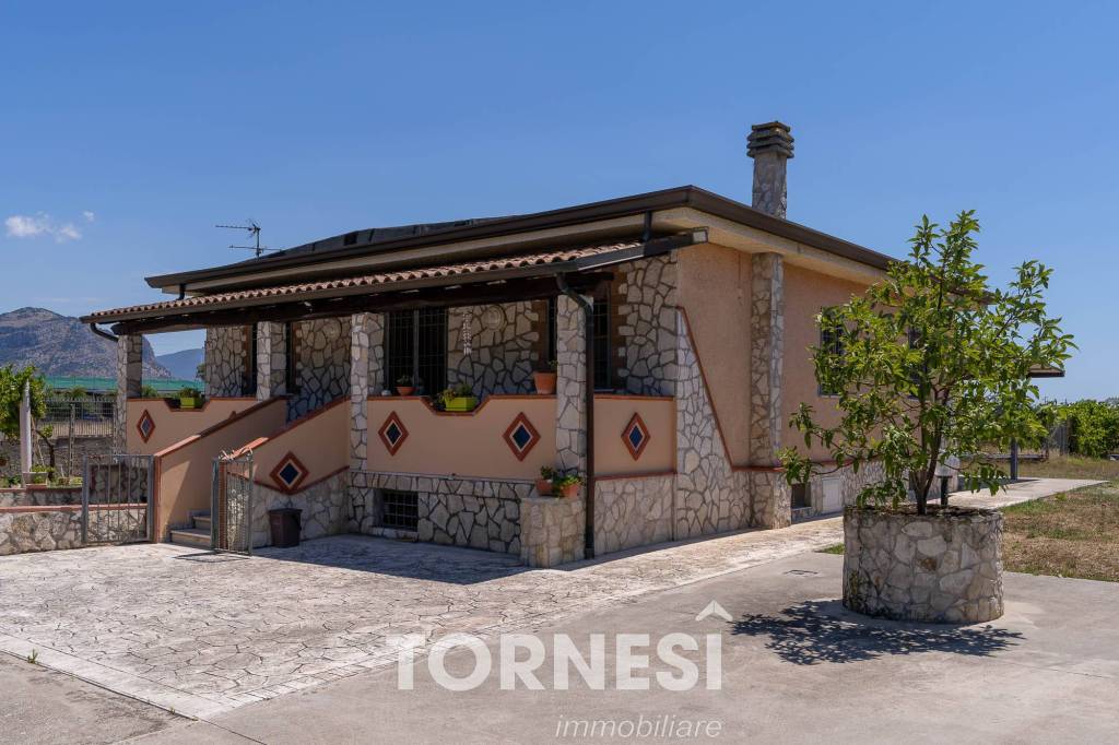 Villa in vendita a Terracina migliara 58