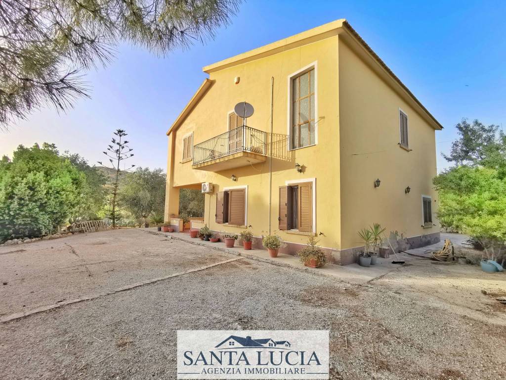 Villa in vendita a Caltanissetta strada Statale delle Solfare