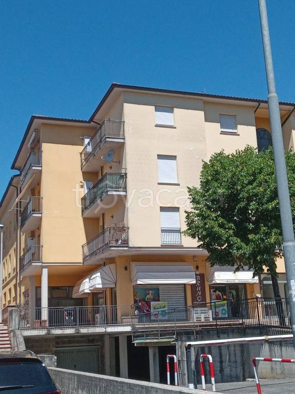Appartamento in vendita ad Acquasparta via Roma