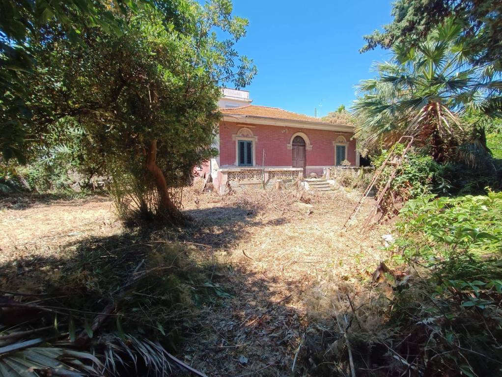 Villa in vendita a Reggio di Calabria via Beato Umberto, 8