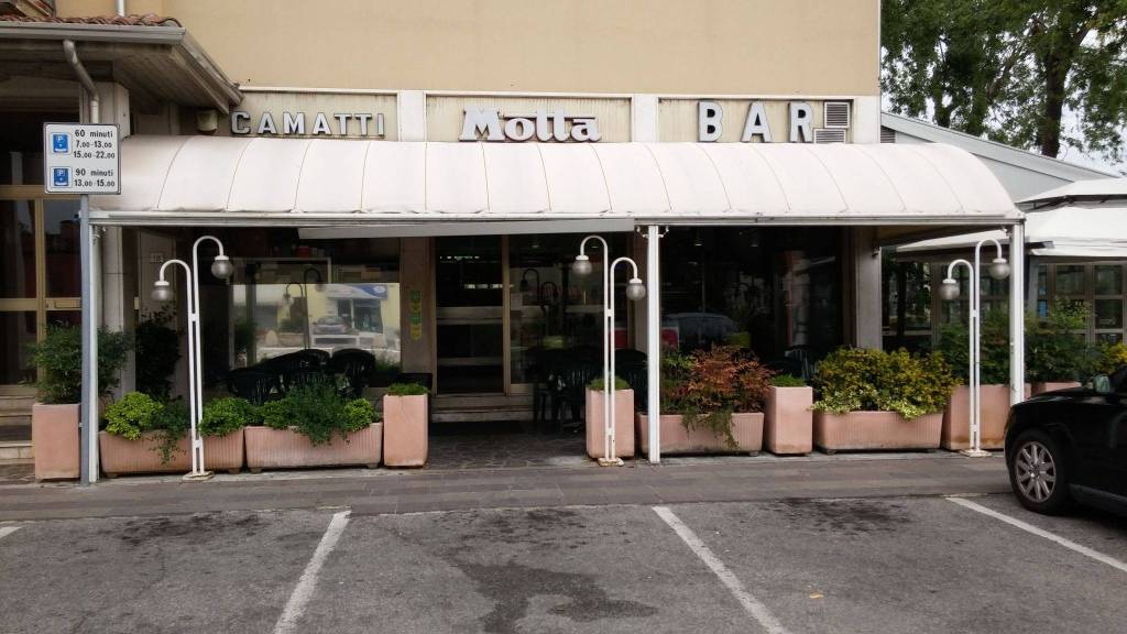 Bar in in vendita da privato a Porto Mantovano piazzale Sant'Antonio, 18