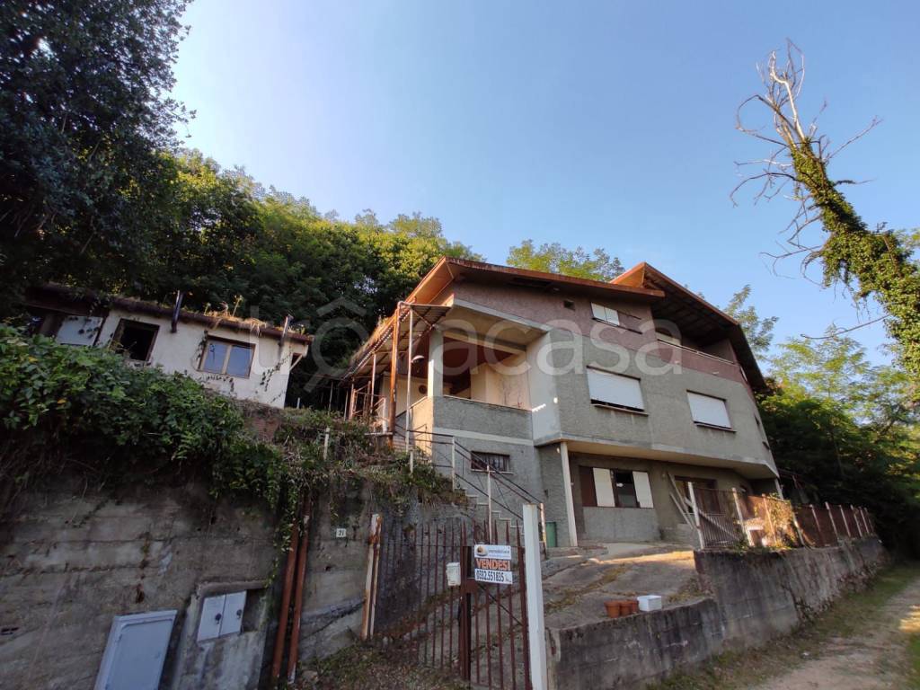 Villa in vendita a Cuasso al Monte via per Cuasso al Piano, 23