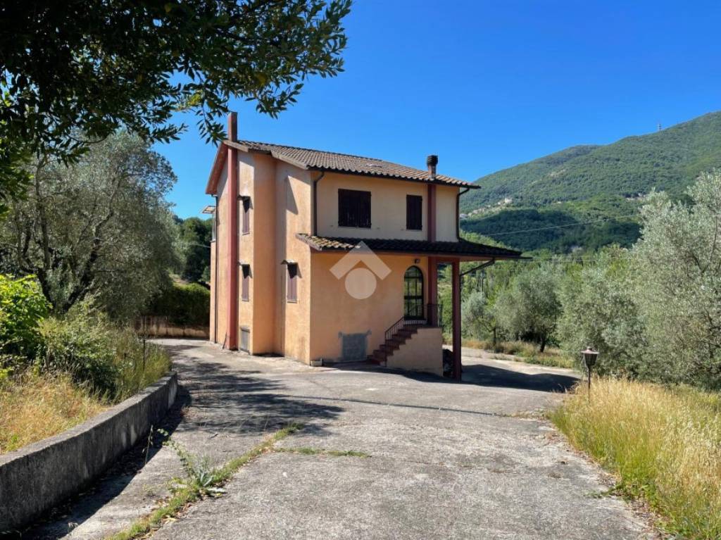 Villa in vendita a Configni via Collebello