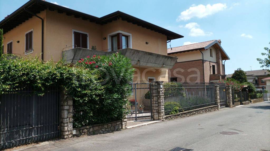 Casa Indipendente in vendita a Brescia via Gregorio Brunelli
