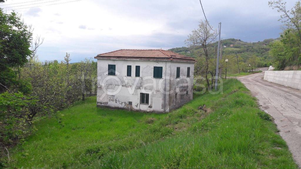 Villa in in vendita da privato a Montebello di Bertona via Gabriele d'Annunzio