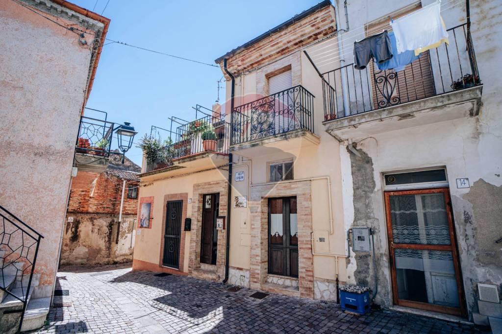 Casa Indipendente in vendita a Treglio via Vico Cavilloso, 6