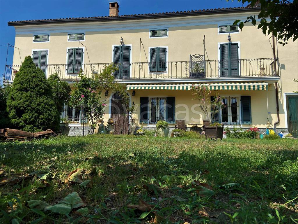 Casale in vendita a Castelnuovo Belbo via Giovanni Maraldi, 19