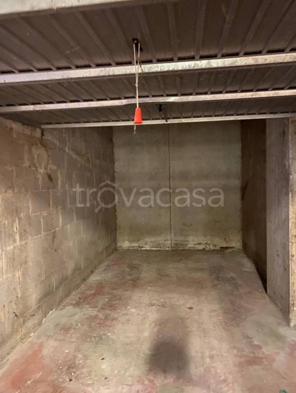 Garage in vendita ad Albano Laziale via Caporal Maggiore Tullio Valeri, 26