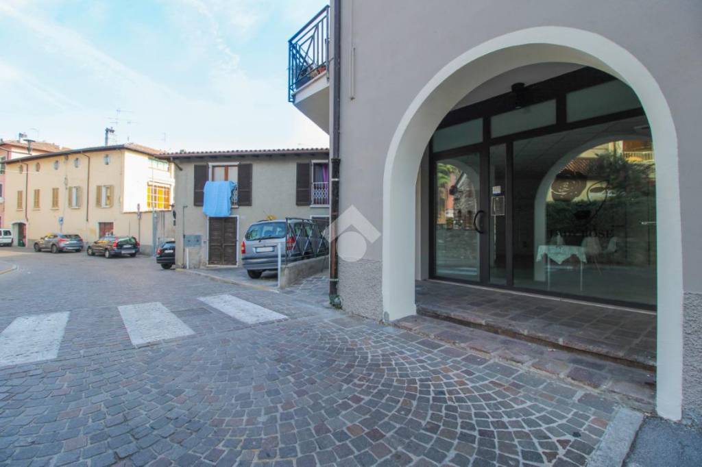Negozio in vendita a Manerba del Garda via Marchesini, 19