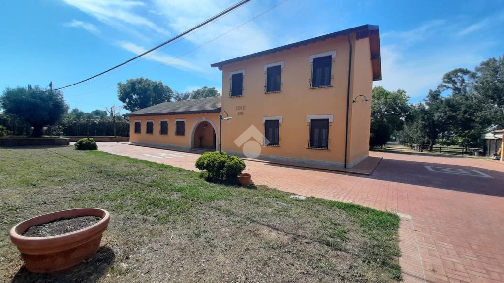 Villa in vendita a Latina strada del Crocifisso, 44