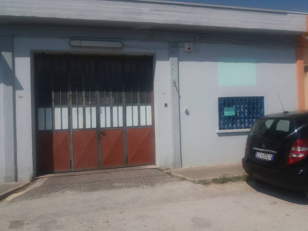 Capannone Industriale in in vendita da privato a Manfredonia ss89