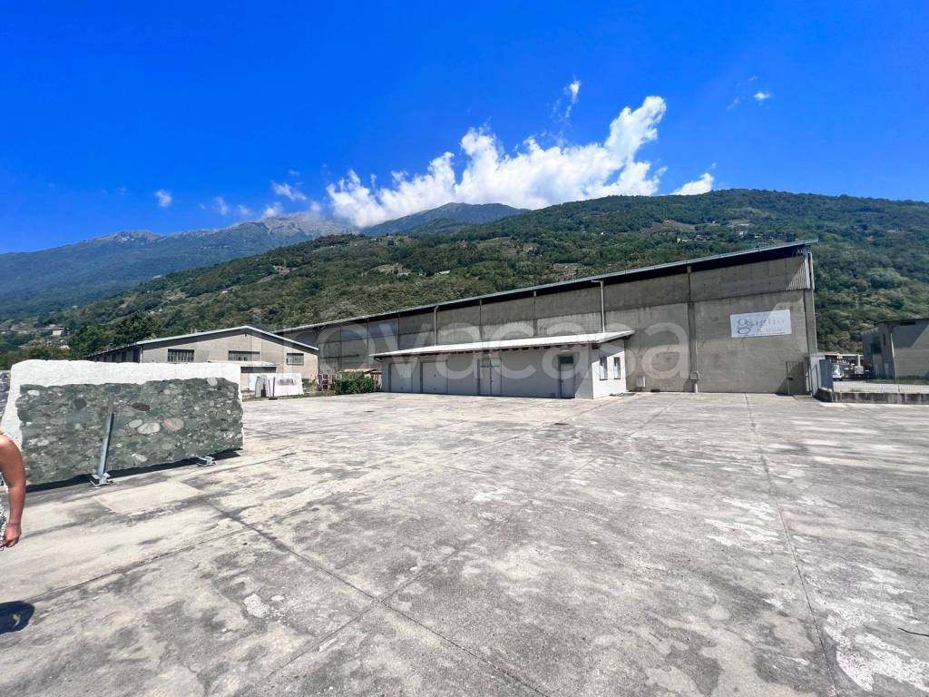 Capannone Industriale in vendita a Cosio Valtellino via adda