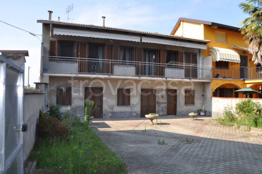 Villa Bifamiliare in vendita a Chivasso via Maestra