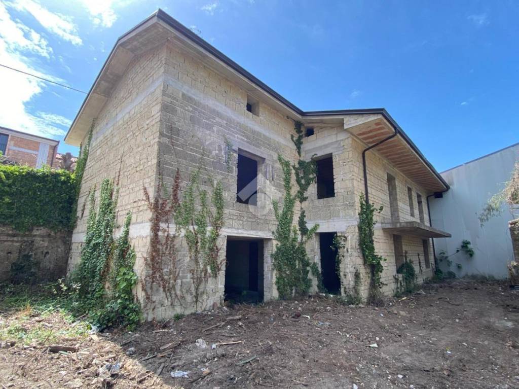 Casa Indipendente in vendita a Cervinara via Rettifilo, 58