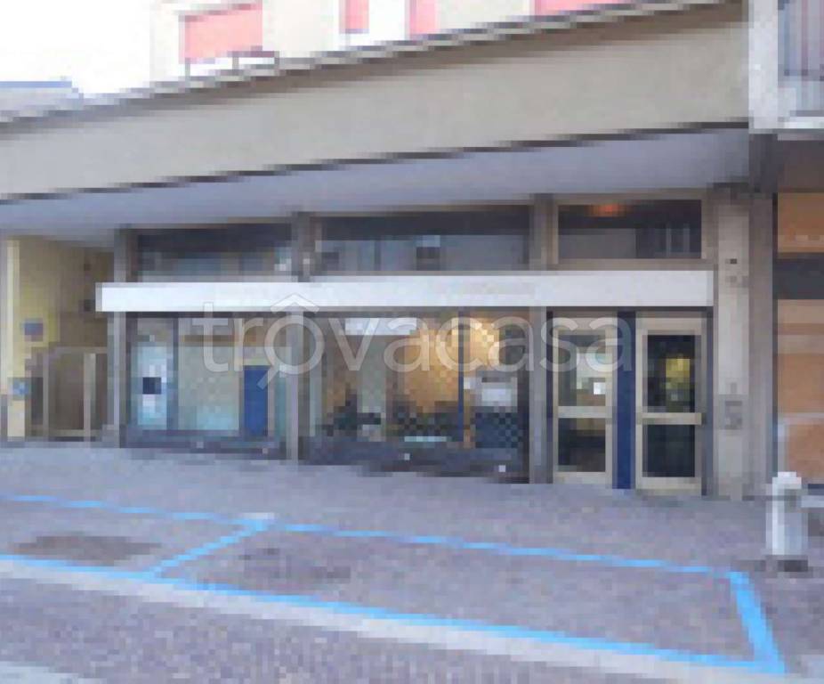 Filiale Bancaria in vendita a Lainate via Garzoli 17/19