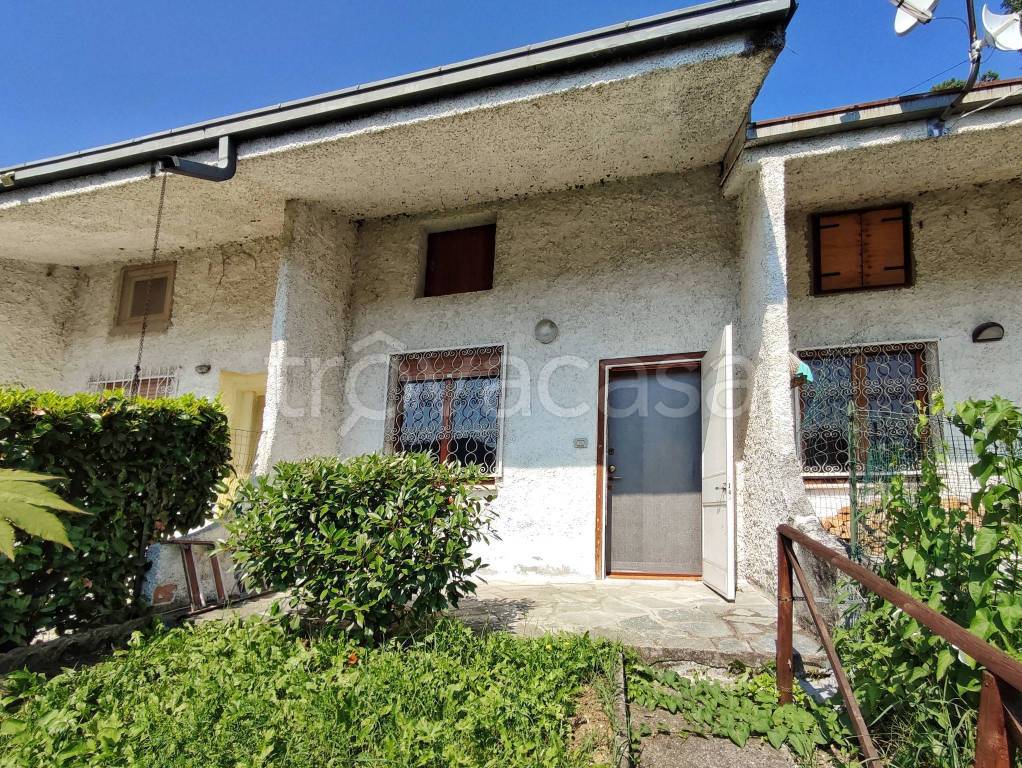 Villa a Schiera in vendita a Val di Chy regione Torbiera