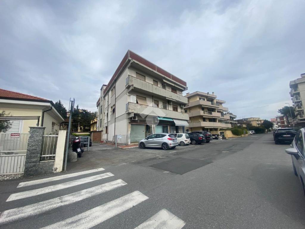 Appartamento in vendita a Carrara via Lunense