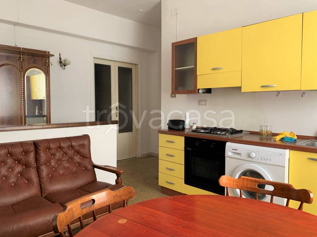 Appartamento in affitto a Catanzaro via Francesco Acri, 60