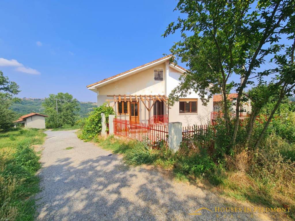 Casa Indipendente in vendita a Serravalle Langhe
