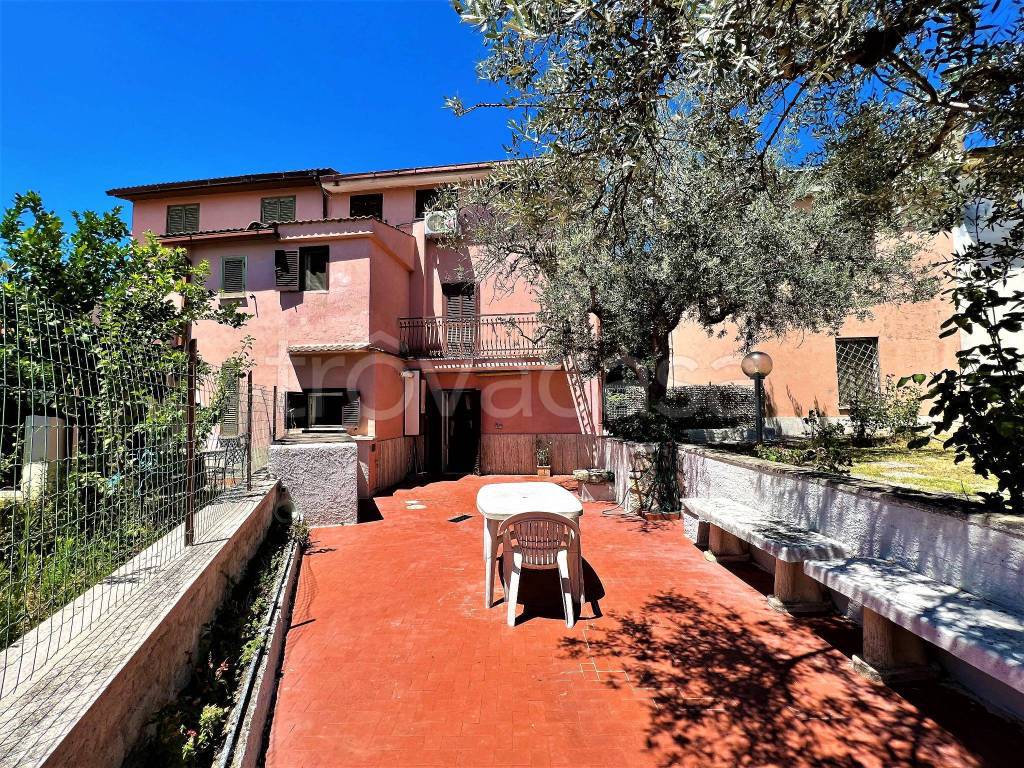 Villa Bifamiliare in vendita a Fara in Sabina via Montebello