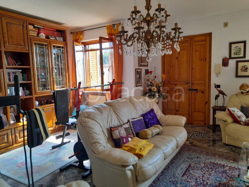 Villa Bifamiliare in vendita a Crespina Lorenzana strada Provinciale Pian della Tora