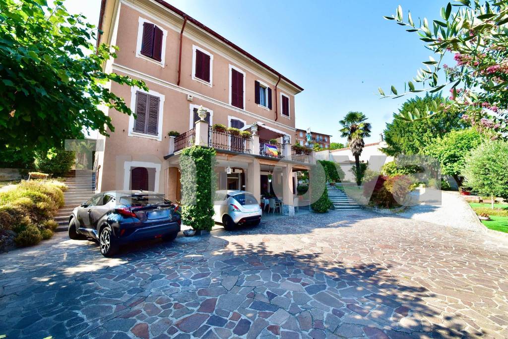 Villa Bifamiliare in vendita a Meda via Cristoforo Colombo, 80