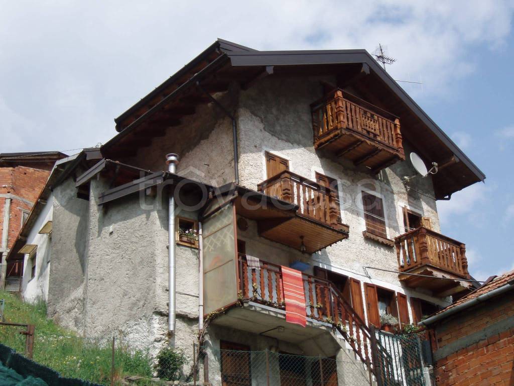 Casa Indipendente in vendita a Garzeno via Garzeno, 21