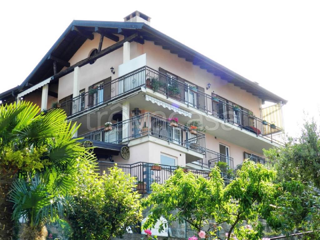 Villa in vendita a Maccagno con Pino e Veddasca viale fleming, 3