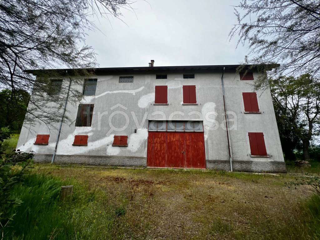 Villa in vendita a Vezzano sul Crostolo via Vendina, 16