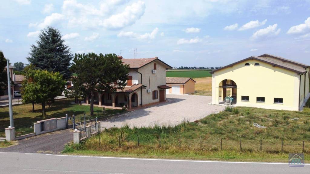 Villa Bifamiliare in vendita a Concordia sulla Secchia via Martiri della Libertà, 79