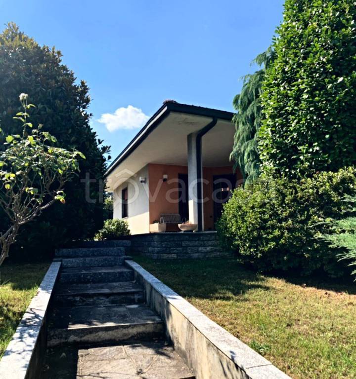 Villa in vendita a Invorio via Arturo Pellizzoni, 5