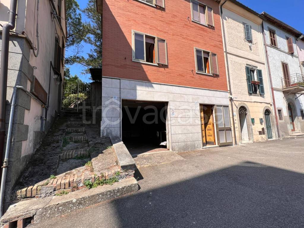 Appartamento in vendita a Bassano in Teverina via dei Santi Fidenzio e Terenzio, 37