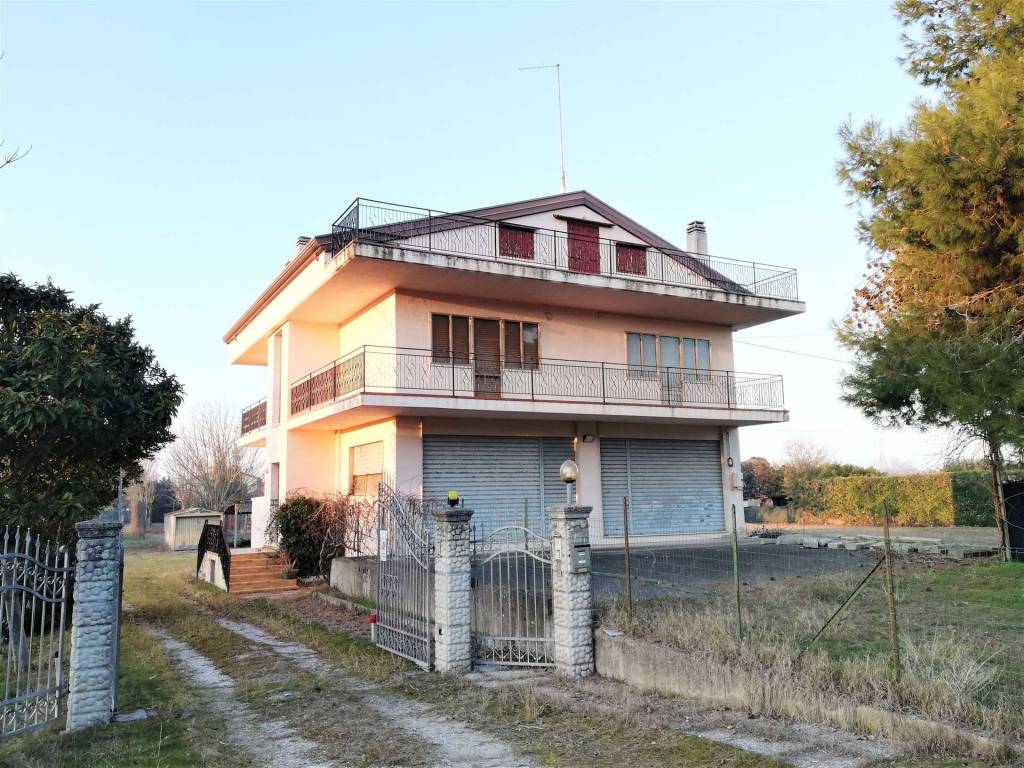 Colonica in vendita a Cavallino-Treporti via f. Baracca, 78