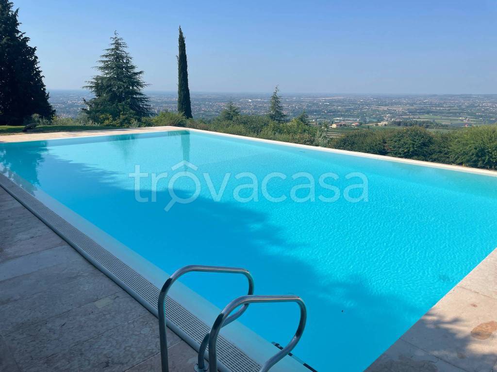 Villa in vendita a Verona via Are Zovo