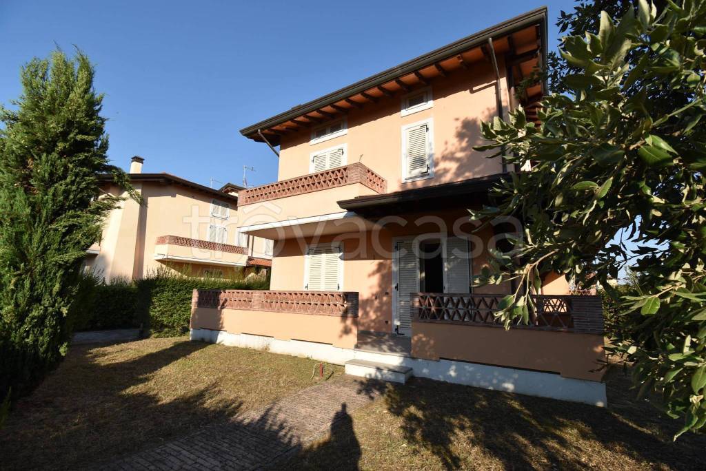 Villa Bifamiliare in vendita a Pietrasanta via Lombardia