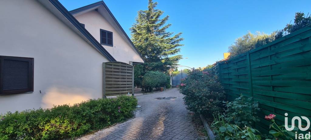 Villa in vendita a Cerreto d'Esi via Garibaldi Giuseppe, nc