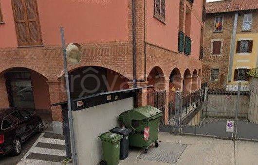 Garage in vendita a Cesate via Carlo Romanò, 2
