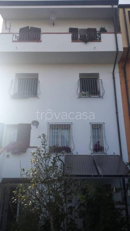Casa Indipendente in in vendita da privato a Nuoro via Salvatore Pirisi, 23