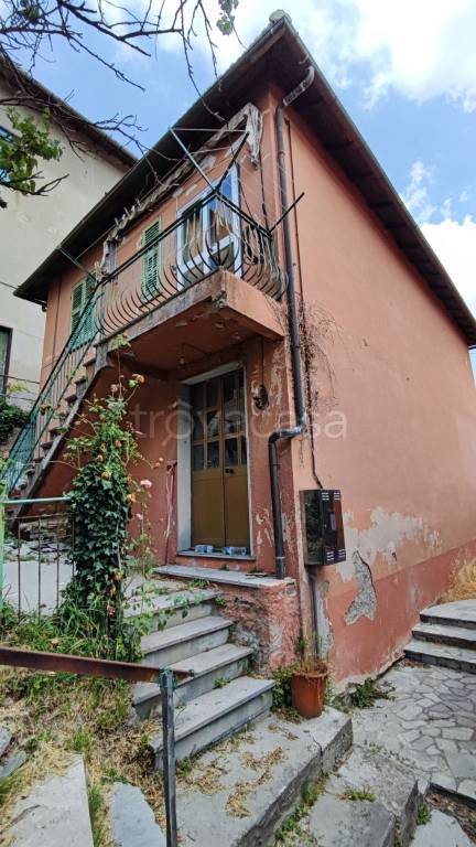 Casa Indipendente in vendita a Davagna via Giovanni Bombrini