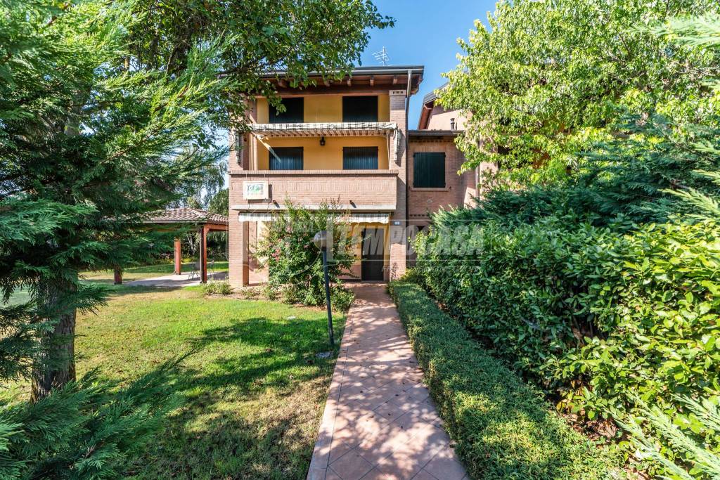 Villa a Schiera in vendita a Reggio nell'Emilia via Achille Grimaldi