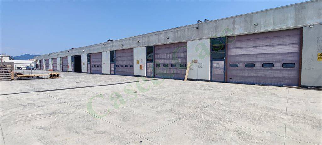 Capannone Industriale in vendita a Vado Ligure via Italia, 7