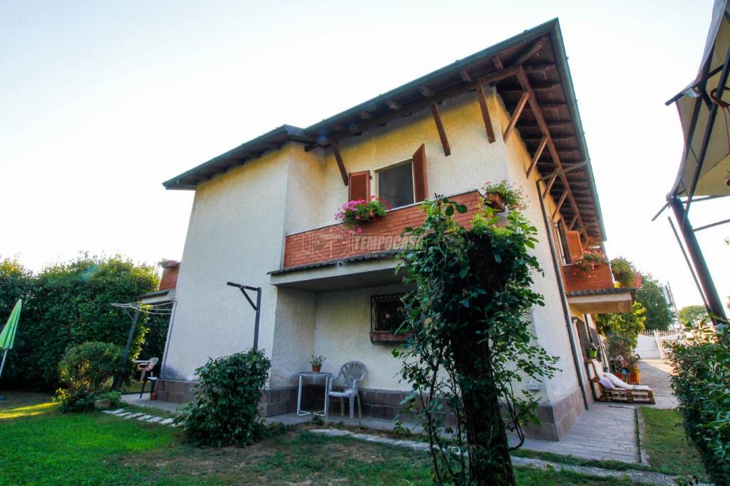 Villa in vendita a Sesto ed Uniti via Antonio Stradivari, Sesto Cremonese
