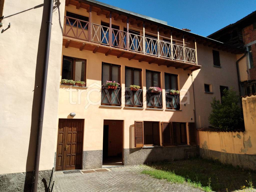 Appartamento in vendita a Gandino vicolo Merelli, 5