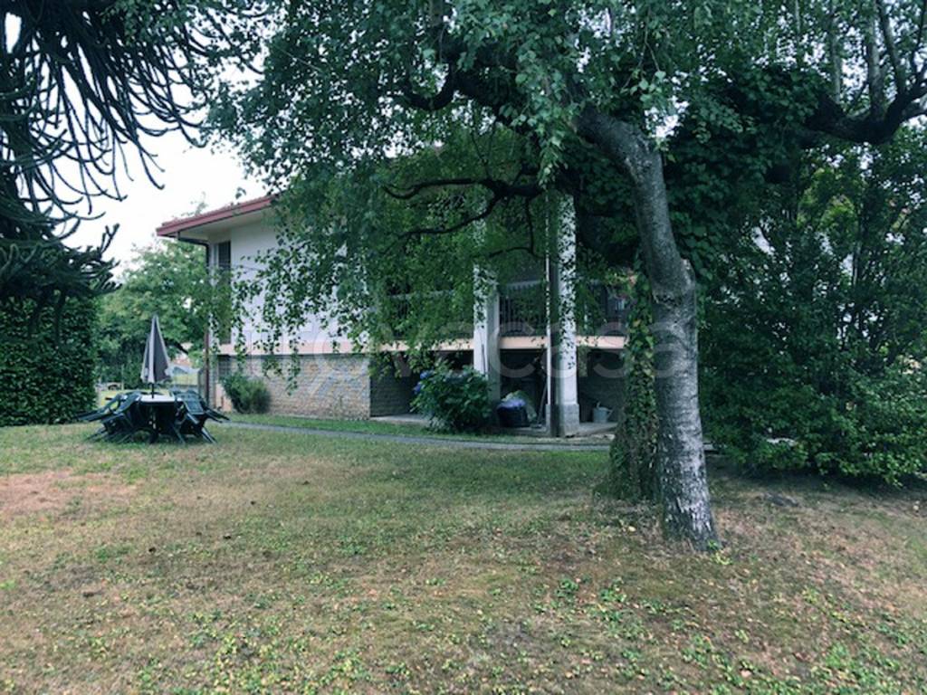 Villa in vendita a Malnate via Aprica