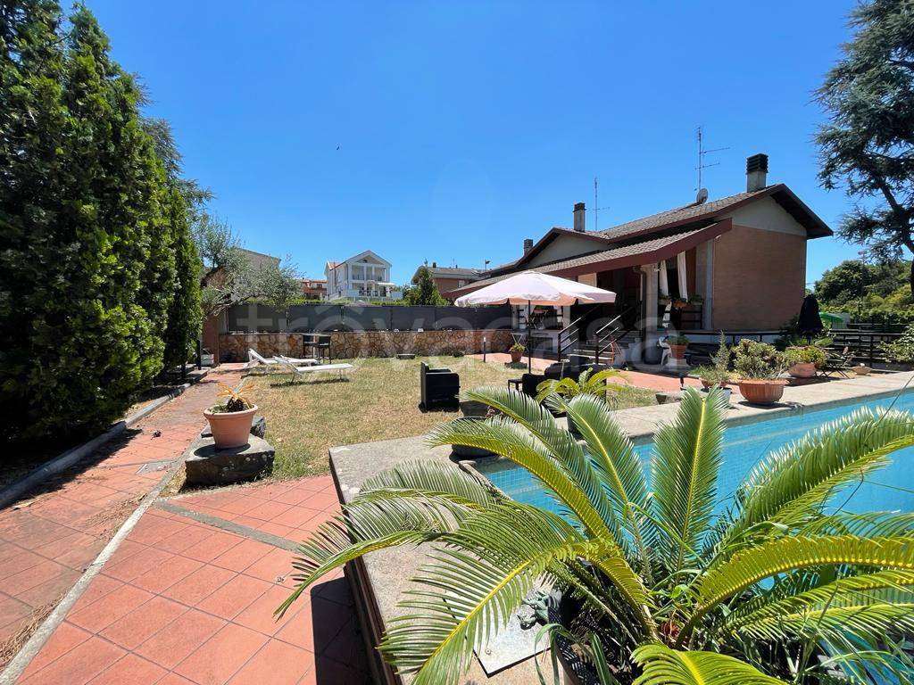 Villa Bifamiliare in vendita ad Albano Laziale via Nettunense