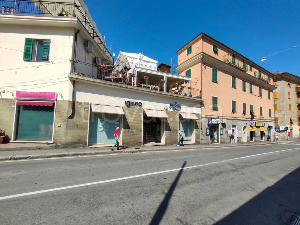 Negozio in vendita a Genova via Paolo Anfossi, 140R