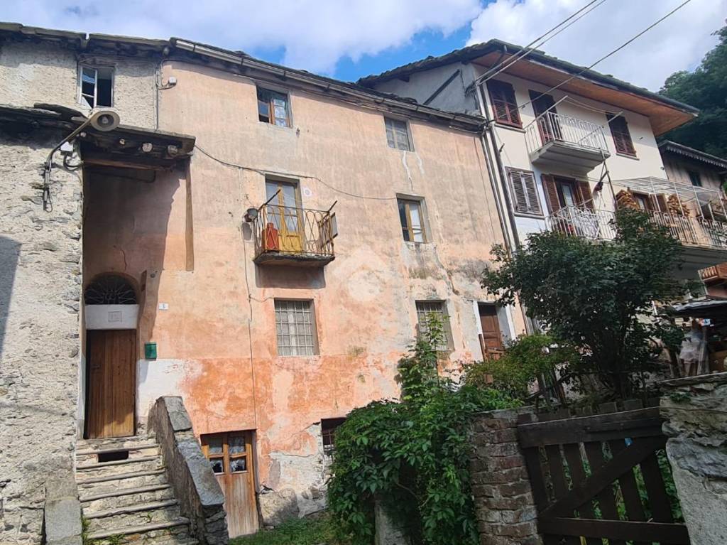 Casa Indipendente in vendita a Chialamberto via Roma