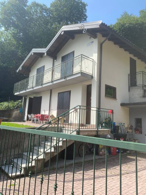 Villa in vendita a Brissago-Valtravaglia via Luigi Cadorna