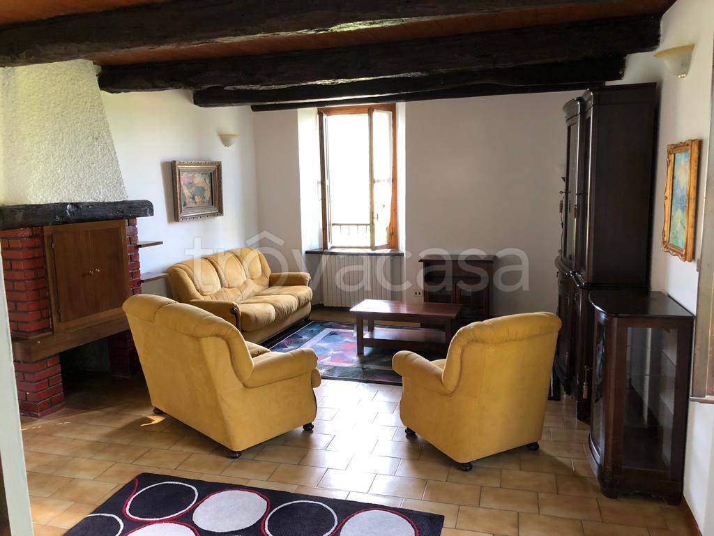 Appartamento in affitto a Castello di Brianza via Giuseppe Garibaldi, 6