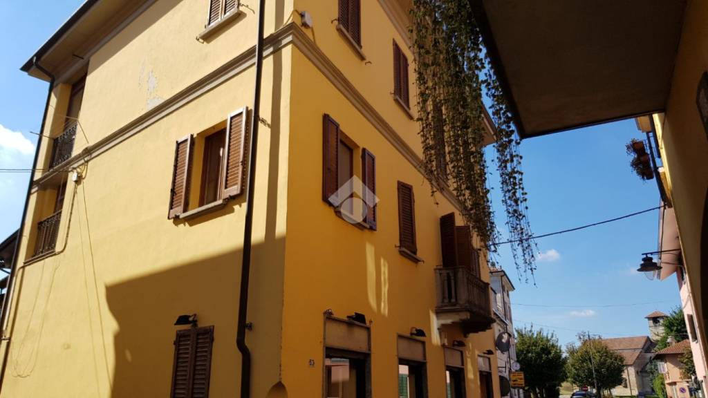 Appartamento in vendita a Varallo Pombia via Martiri, 51